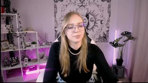 Snapshot of veronicaandersen chatting on 02/27/25, 11:20 VERONICA online show from 02/27/25, 11:20