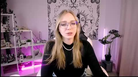 Snapshot of veronicaandersen chatting on 02/27/25, 09:14 VERONICA online show from 02/27/25, 09:14