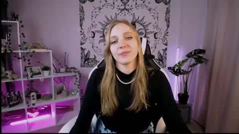 Snapshot of veronicaandersen chatting on 03/02/25, 09:01 VERONICA online show from 03/02/25, 09:01