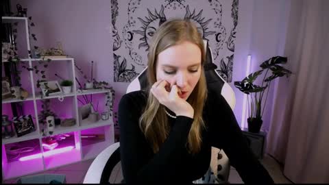 Snapshot of veronicaandersen chatting on 03/03/25, 12:04 VERONICA online show from 03/03/25, 12:04
