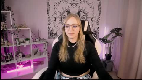 Snapshot of veronicaandersen chatting on 03/03/25, 06:22 VERONICA online show from 03/03/25, 06:22