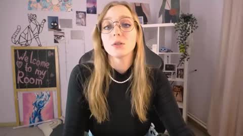 Snapshot of veronicaandersen chatting on 03/06/25, 05:43 VERONICA online show from 03/06/25, 05:43