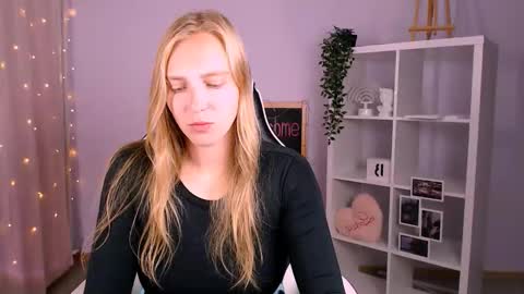 Snapshot of veronicaandersen chatting on 09/09/25, 03:39 VERONICA online show from 09/09/25, 03:39