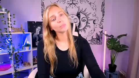 Snapshot of veronicaandersen chatting on 09/14/25, 10:25 VERONICA online show from 09/14/25, 10:25
