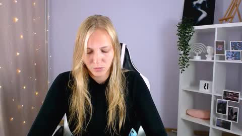 Snapshot of veronicaandersen chatting on 09/19/25, 11:22 VERONICA online show from 09/19/25, 11:22