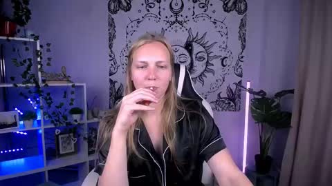 Snapshot of veronicaandersen chatting on 09/29/25, 03:22 VERONICA online show from 09/29/25, 03:22