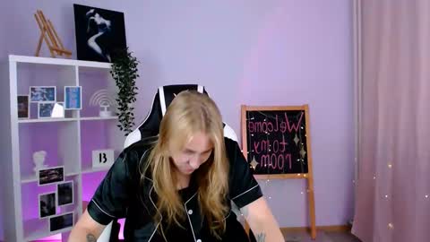 Snapshot of veronicaandersen chatting on 09/30/25, 10:42 VERONICA online show from 09/30/25, 10:42