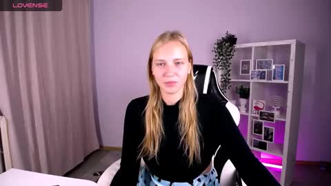 Snapshot of veronicaandersen chatting on 10/10/25, 03:05 VERONICA online show from 10/10/25, 03:05