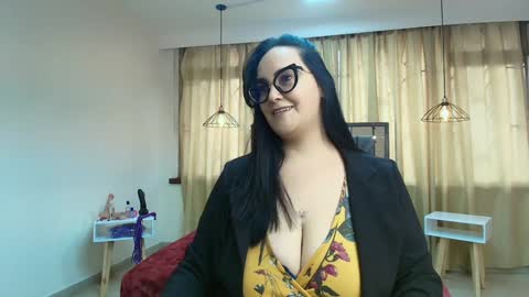 Snapshot of veroniicabbw chatting on 01/21/25, 11:56 veroniicabbw online show from 01/21/25, 11:56