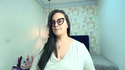 Snapshot of veroniicabbw chatting on 02/18/25, 12:06 veroniicabbw online show from 02/18/25, 12:06