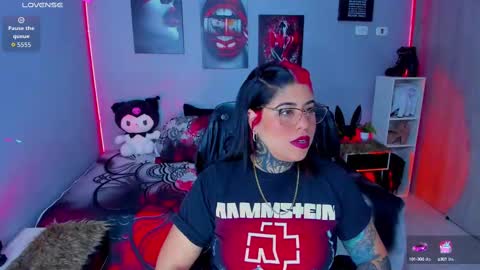 Snapshot of veronika_metalstar chatting on 09/29/25, 11:04 Miss Veronika online show from 09/29/25, 11:04