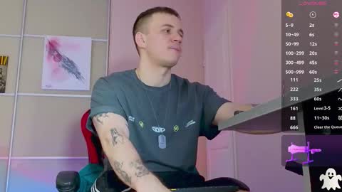 Snapshot of vers_gay chatting on 11/11/25, 10:59 Ethan online show from 11/11/25, 10:59