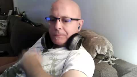 Snapshot of veryharrrrd chatting on 12/25/24, 03:08 Marco online show from 12/25/24, 03:08