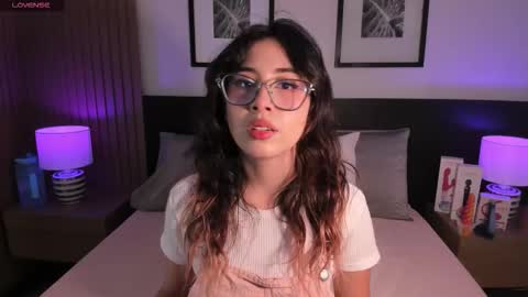 Snapshot of vi_anaya chatting on 10/14/25, 11:22 Anaya online show from 10/14/25, 11:22