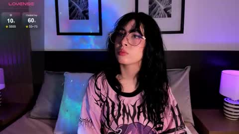 Snapshot of vi_anaya chatting on 11/19/25, 11:43 Anaya online show from 11/19/25, 11:43