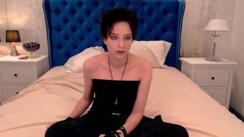 Via online show from 10/08/25, 08:28