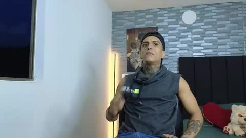 Snapshot of vicctorzc chatting on 12/18/24, 11:08 Victor cardenas online show from 12/18/24, 11:08