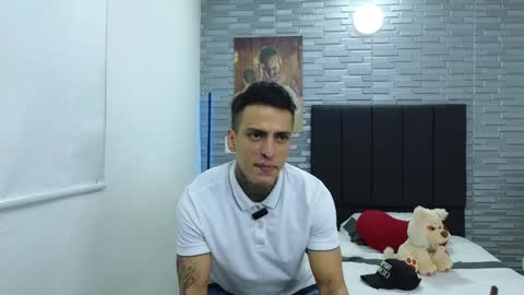 Snapshot of vicctorzc chatting on 12/21/24, 01:15 Victor cardenas online show from 12/21/24, 01:15