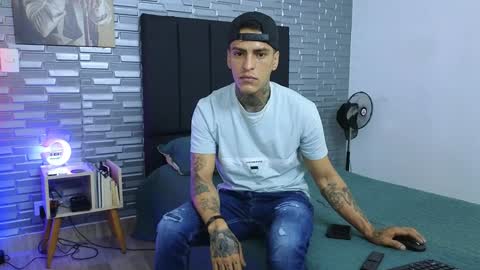 Snapshot of vicctorzc chatting on 01/26/25, 01:31 Victor cardenas online show from 01/26/25, 01:31