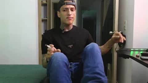 Snapshot of vicctorzc chatting on 02/11/25, 01:10 Victor cardenas online show from 02/11/25, 01:10