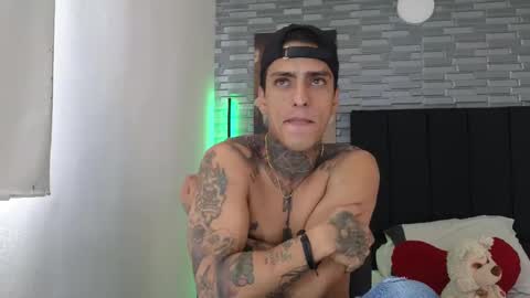 Snapshot of vicctorzc chatting on 02/27/25, 06:09 Victor cardenas online show from 02/27/25, 06:09