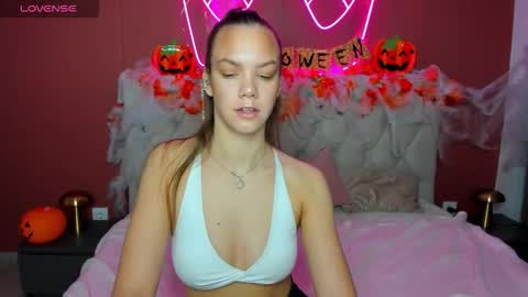 Snapshot of vickie_smith chatting on 10/25/25, 01:46 vickie_smith online show from 10/25/25, 01:46