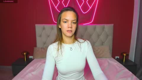 Snapshot of vickie_smith chatting on 11/09/25, 12:53 vickie_smith online show from 11/09/25, 12:53