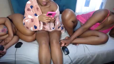 vickyblissx online show from 10/24/25, 05:15