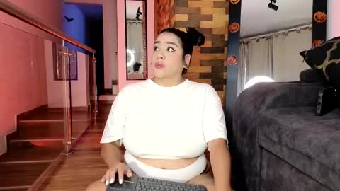 Victoria Serna  online show from 10/07/25, 02:53