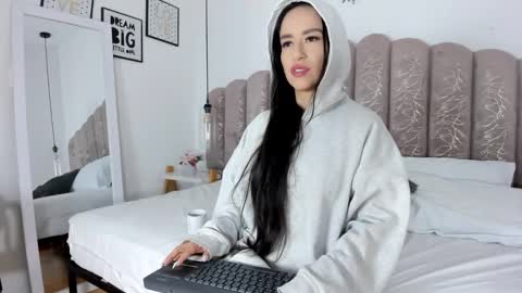 Snapshot of victoria_cooper3 chatting on 10/24/25, 11:28 valentina online show from 10/24/25, 11:28