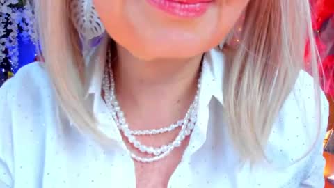Snapshot of victoria_dior chatting on 02/13/25, 07:42 diorvictoria9 online show from 02/13/25, 07:42