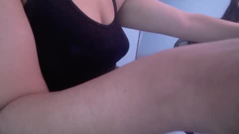 Victoria online show from 10/20/25, 01:00