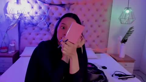 victoria_kitt online show from 10/17/25, 10:34