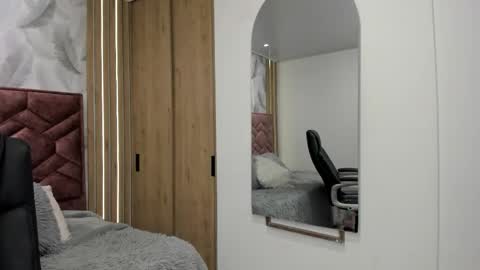 Snapshot of victoria_noir_18 chatting on 10/20/25, 02:23 Vicky online show from 10/20/25, 02:23