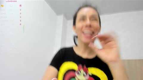 victoria_pachon online show from 10/11/25, 07:23