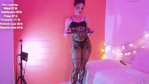 victoria_rossett online show from 10/10/25, 11:59