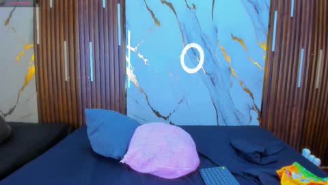 Victoria  online show from 10/15/25, 08:53