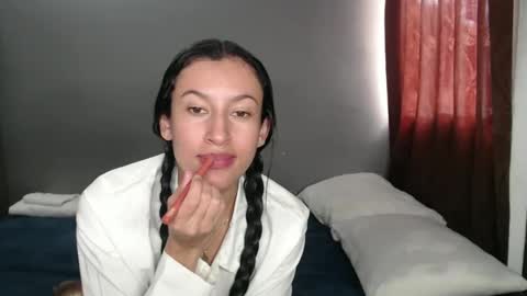 Snapshot of victorialeens chatting on 12/15/24, 07:21 VICTORIA online show from 12/15/24, 07:21