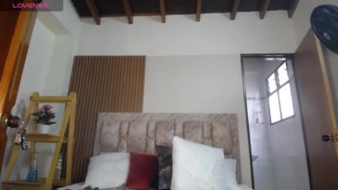 victoriamil1 online show from 02/26/25, 08:44