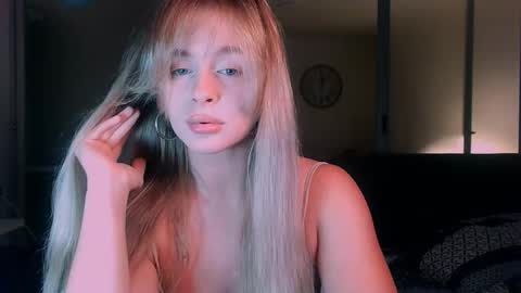 Snapshot of victoriande chatting on 10/11/25, 12:04 Eva and Victor online show from 10/11/25, 12:04