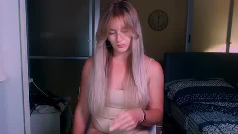 Snapshot of victoriande chatting on 10/14/25, 11:22 Eva and Victor online show from 10/14/25, 11:22