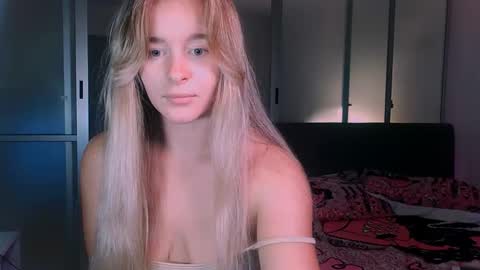 Snapshot of victoriande chatting on 10/17/25, 01:14 Eva and Victor online show from 10/17/25, 01:14