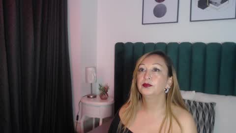 Snapshot of victoriaqueen_fg_ chatting on 09/22/25, 12:29 victoriaqueen_fg_ online show from 09/22/25, 12:29
