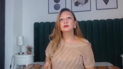 Snapshot of victoriaqueen_fg_ chatting on 10/06/25, 12:35 victoriaqueen_fg_ online show from 10/06/25, 12:35
