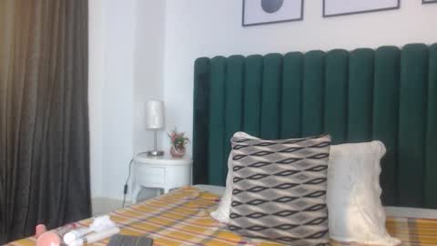 victoriaqueen_fg_ online show from 10/08/25, 12:47