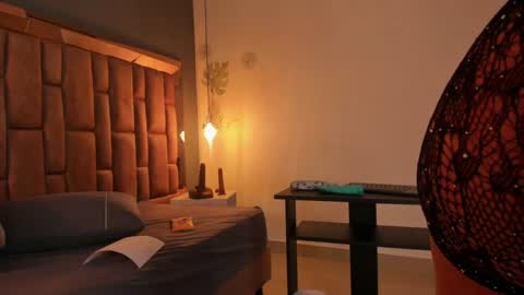 Victoria  online show from 02/03/25, 12:36