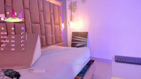 Victoria  online show from 10/30/25, 01:45