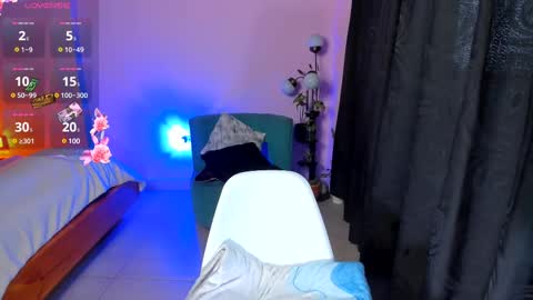 Snapshot of victoriasmithtv chatting on 03/11/25, 09:37 victoriasmithtv online show from 03/11/25, 09:37