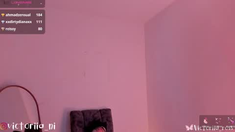 Snapshot of victoriia_ross chatting on 03/05/25, 10:43 Annie vic online show from 03/05/25, 10:43