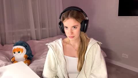 Vikki online show from 12/03/25, 03:10